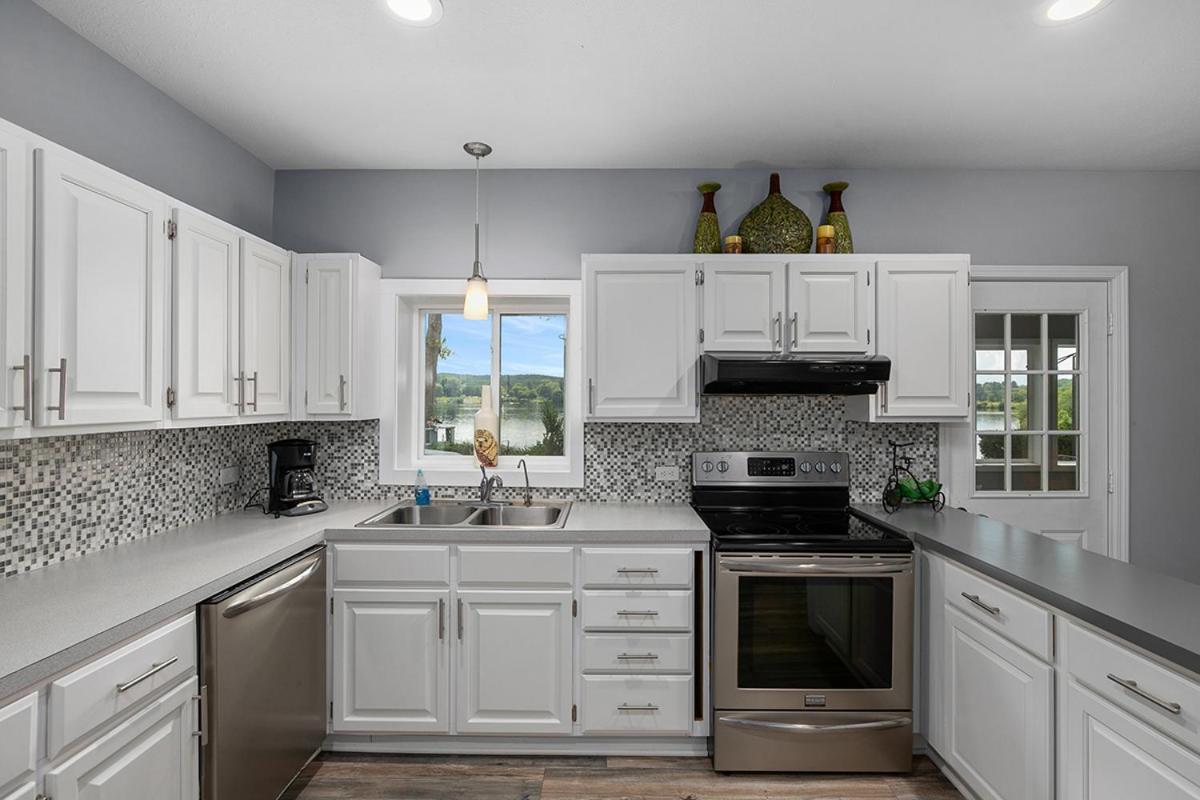 Lakeside Getaway With Dock, Firepit, Grill Newaygo Extérieur photo