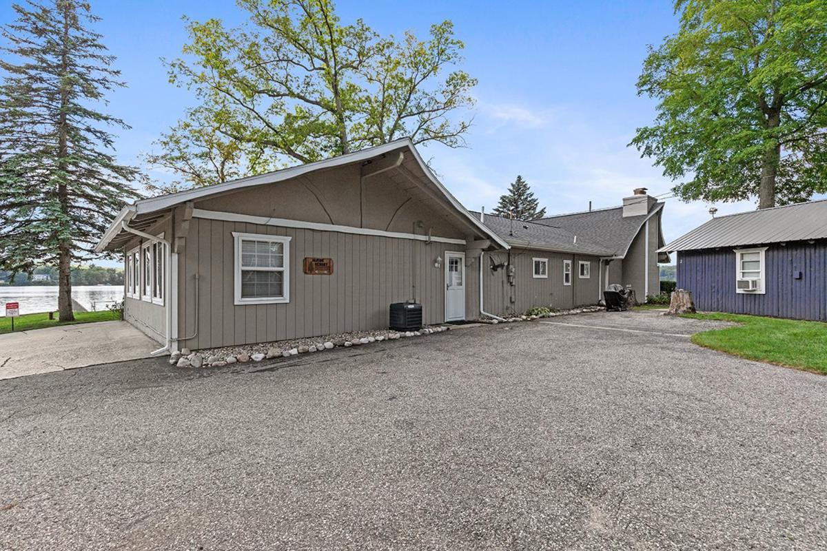 Lakeside Getaway With Dock, Firepit, Grill Newaygo Extérieur photo