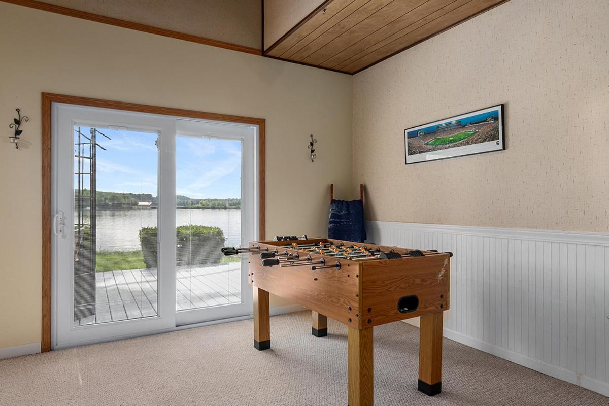 Lakeside Getaway With Dock, Firepit, Grill Newaygo Extérieur photo